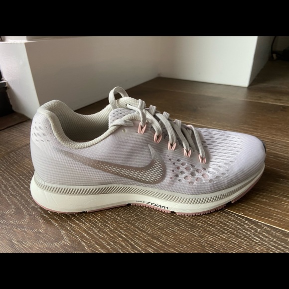 Nike Zoom Running Shoes - Picture 2 of 6